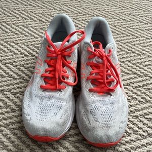 ASICS Women’s Gel Cumulus 23 Running shoes.